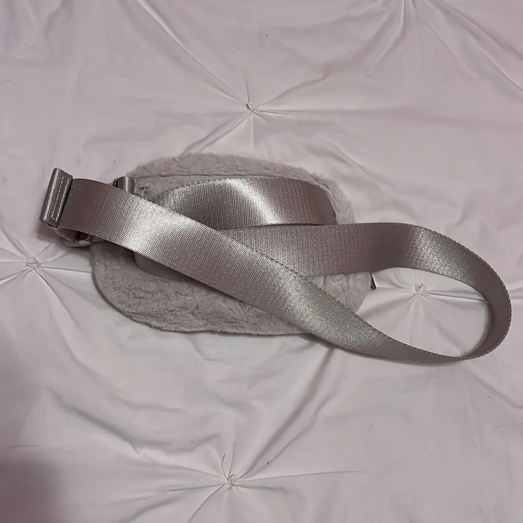 Lululemon White fuzzy  belt bag - Image 2