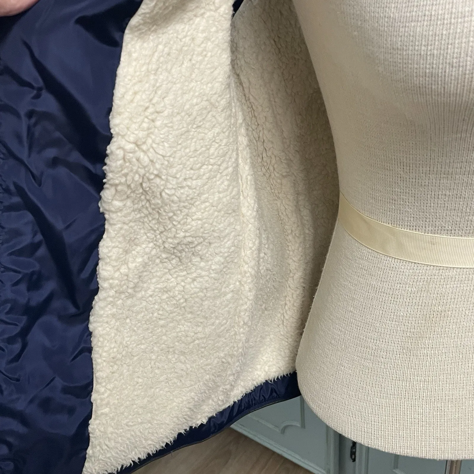 Cavalini Navy Quilted Sherpa Lined Vest Size M Minimalist Preppy Casual Basic - Image 5