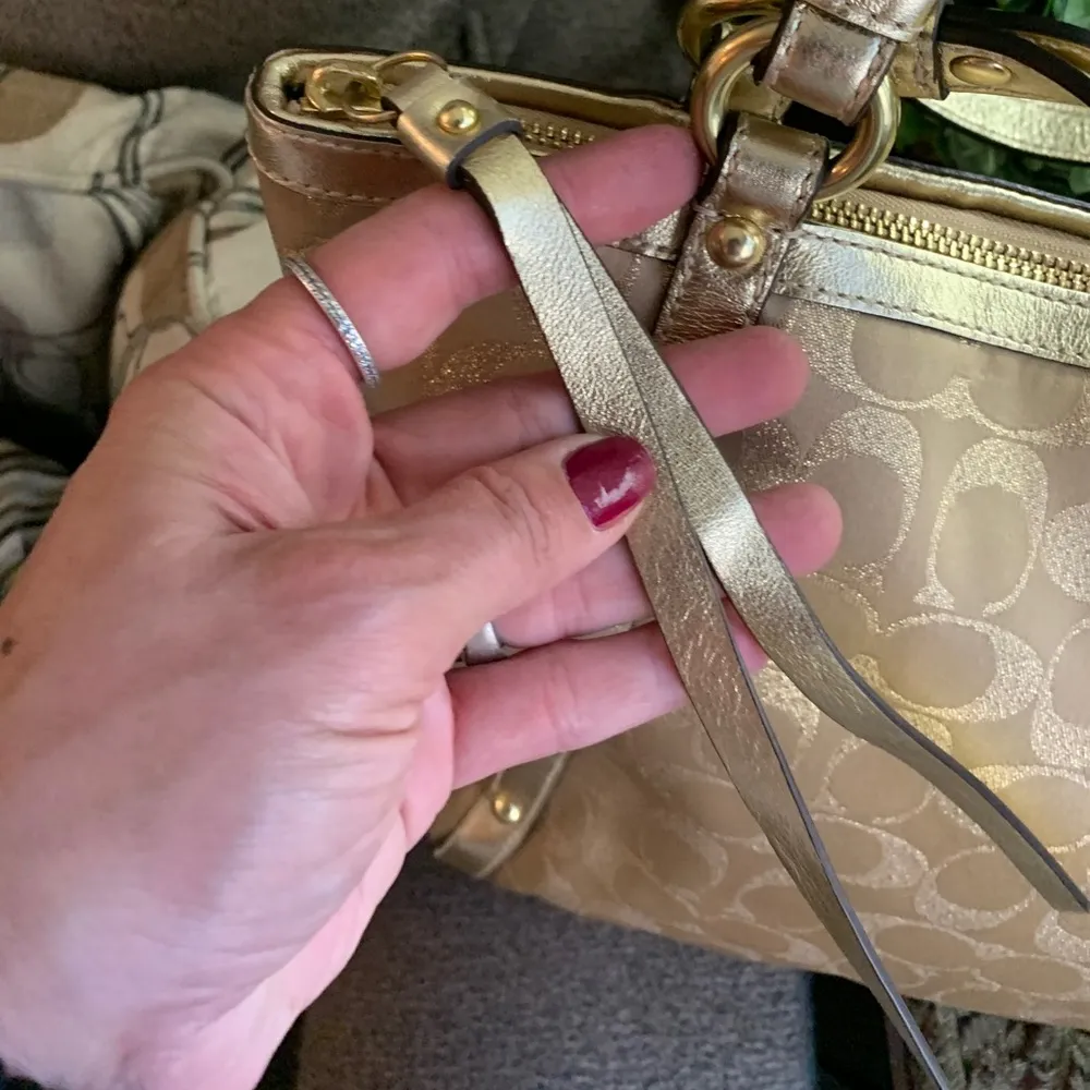 Authentic COACH LUREX METALLIC LEATHER W STUDS ZIP TOP SHOULDER BAG (EUC) - Image 9