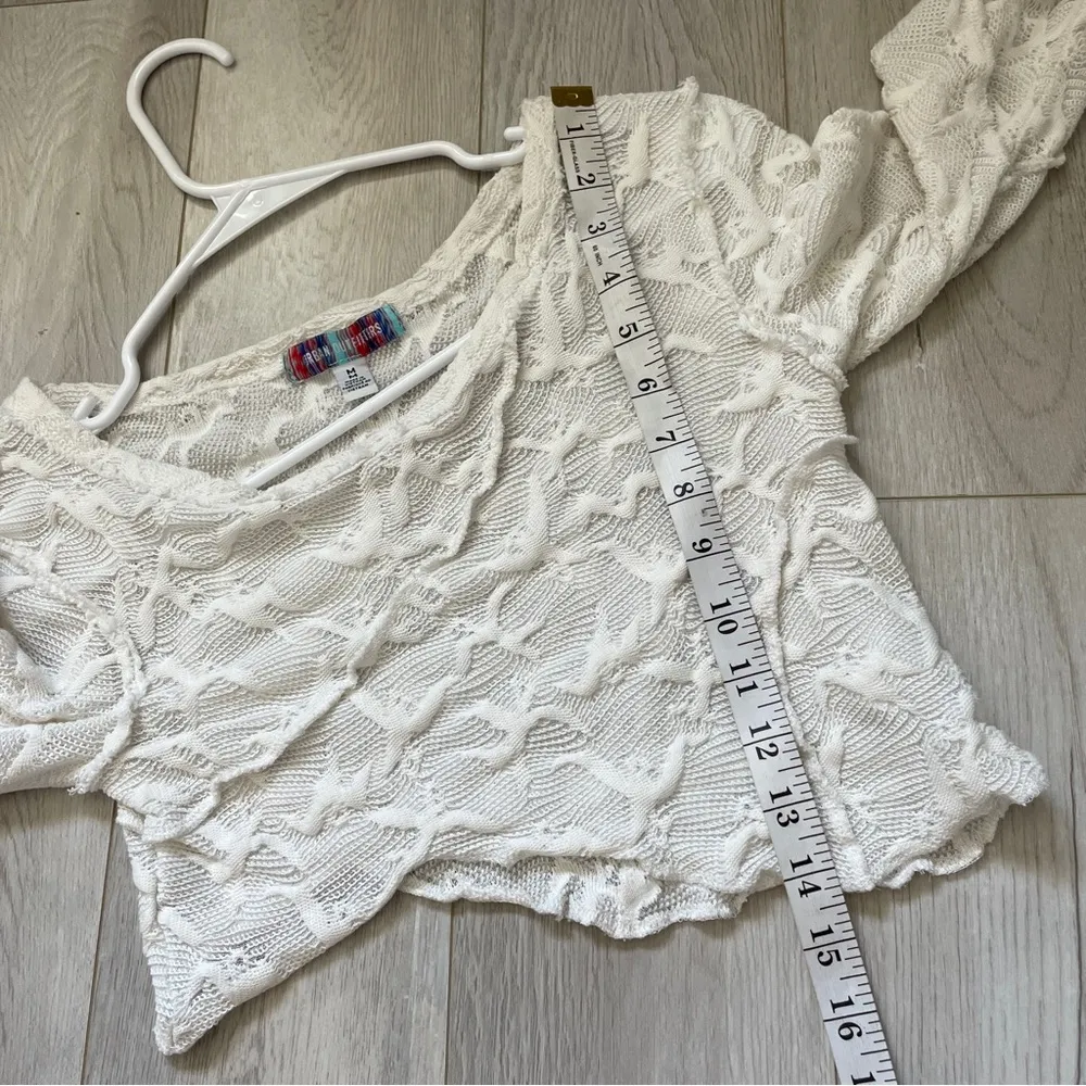Urban Outfitters Lace Textured Asymmetrical Long Sleeve Crop Top White (Medium) - Image 3