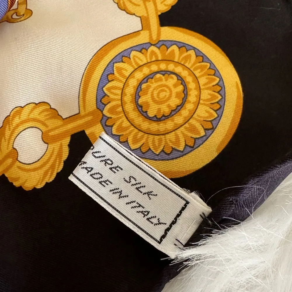 Auth Celine Scarve🧣 33x33 EUC - Image 4