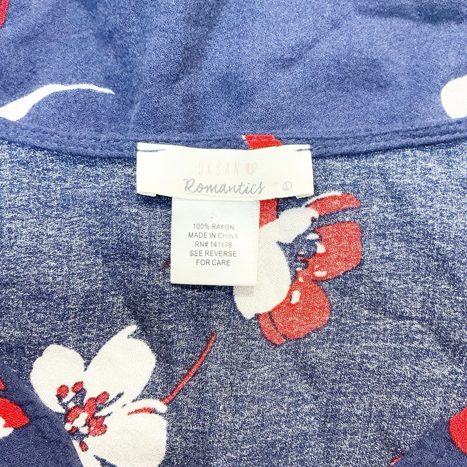 Urban Outfitters Romantics Cropped Floral Top Size L‎ - Image 3