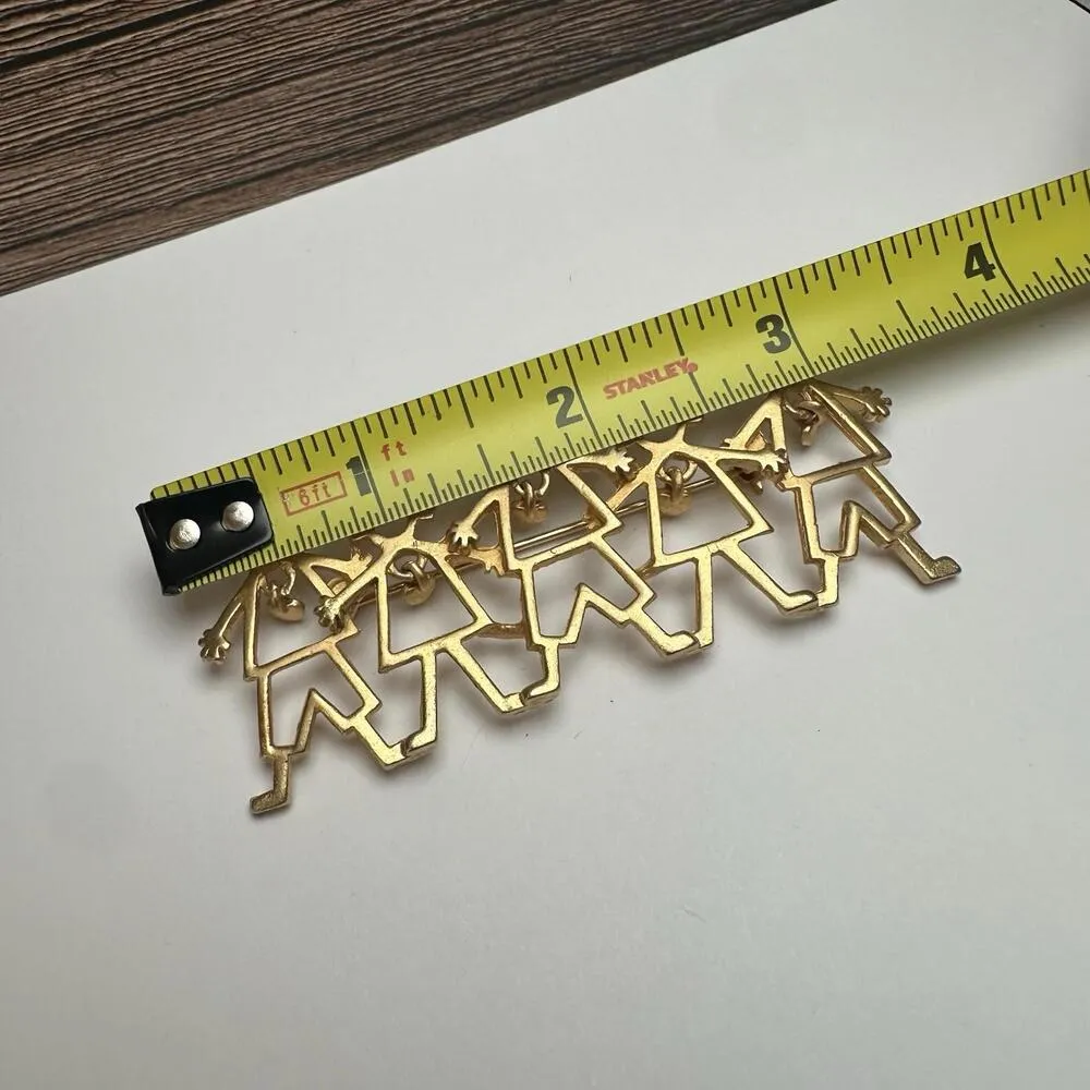 AJC Row of Men & Women With Dangling Hearts Gold Tone Brooch Signed (damaged) - Image 2