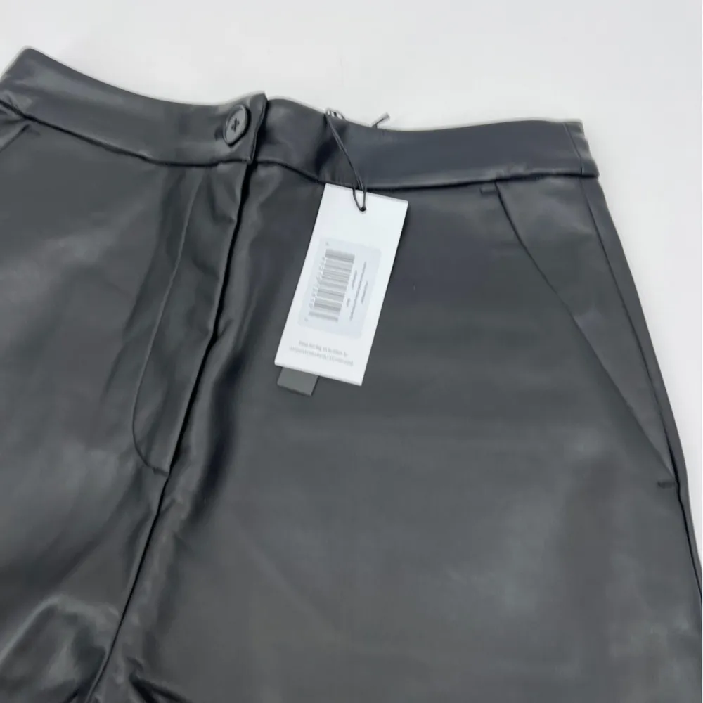 Who What Wear NWT Chreene Faux Vegan Leather Shorts in Black Size Small - Image 6