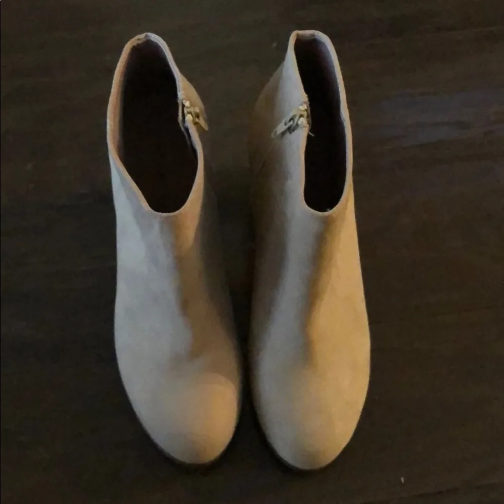 NWOT suede beige bootie Old Navy sz10 - Image 2