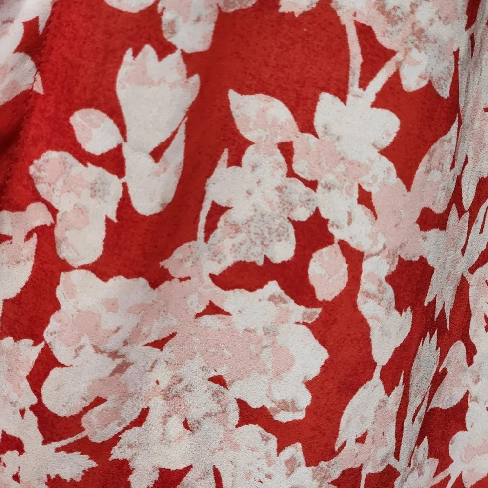 NY&CO red Floral Pleated Surplice Sleeveless Blouse Size XL - Image 2