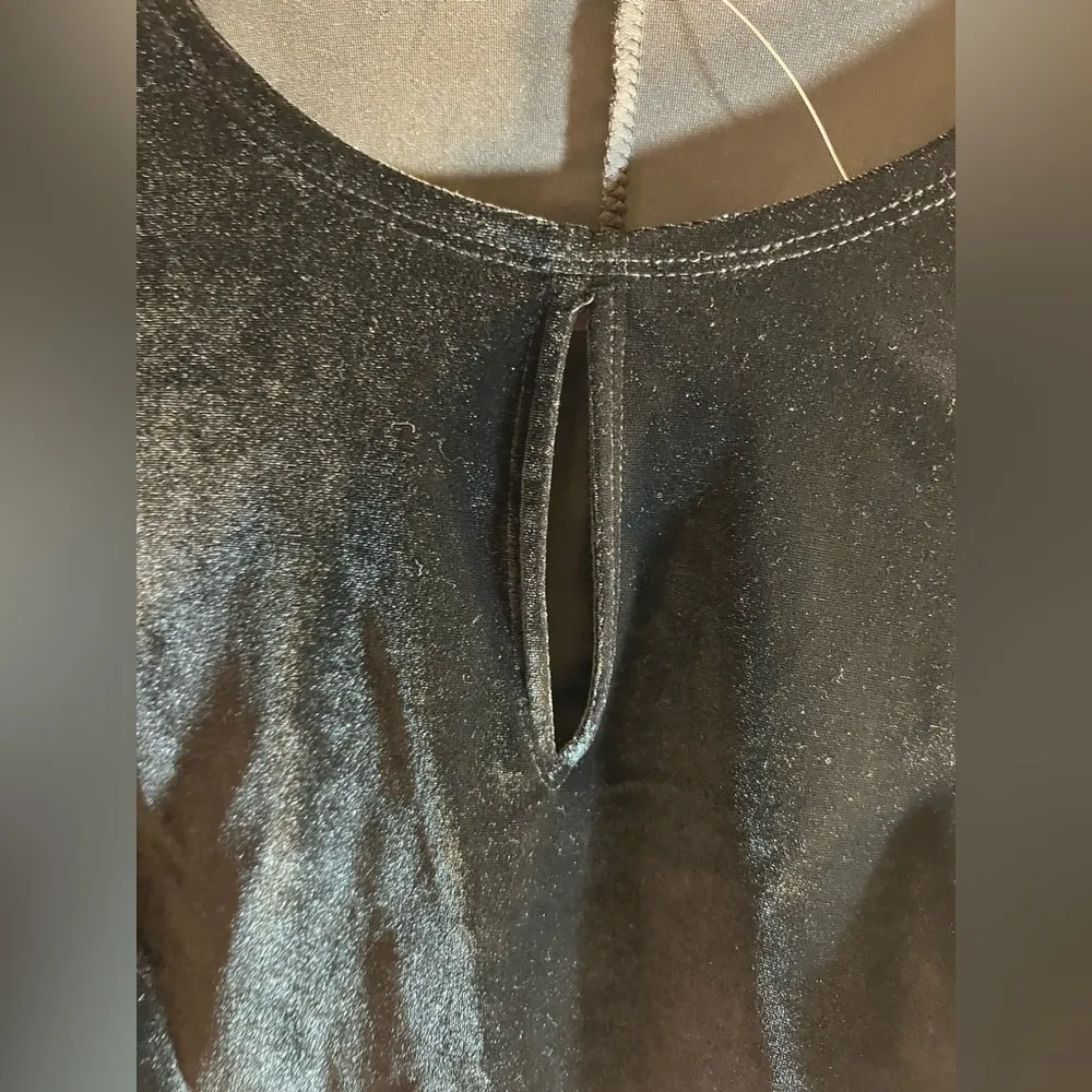 Hollister NWT Black Velvet Long Sleeve Cropped Top - Image 4