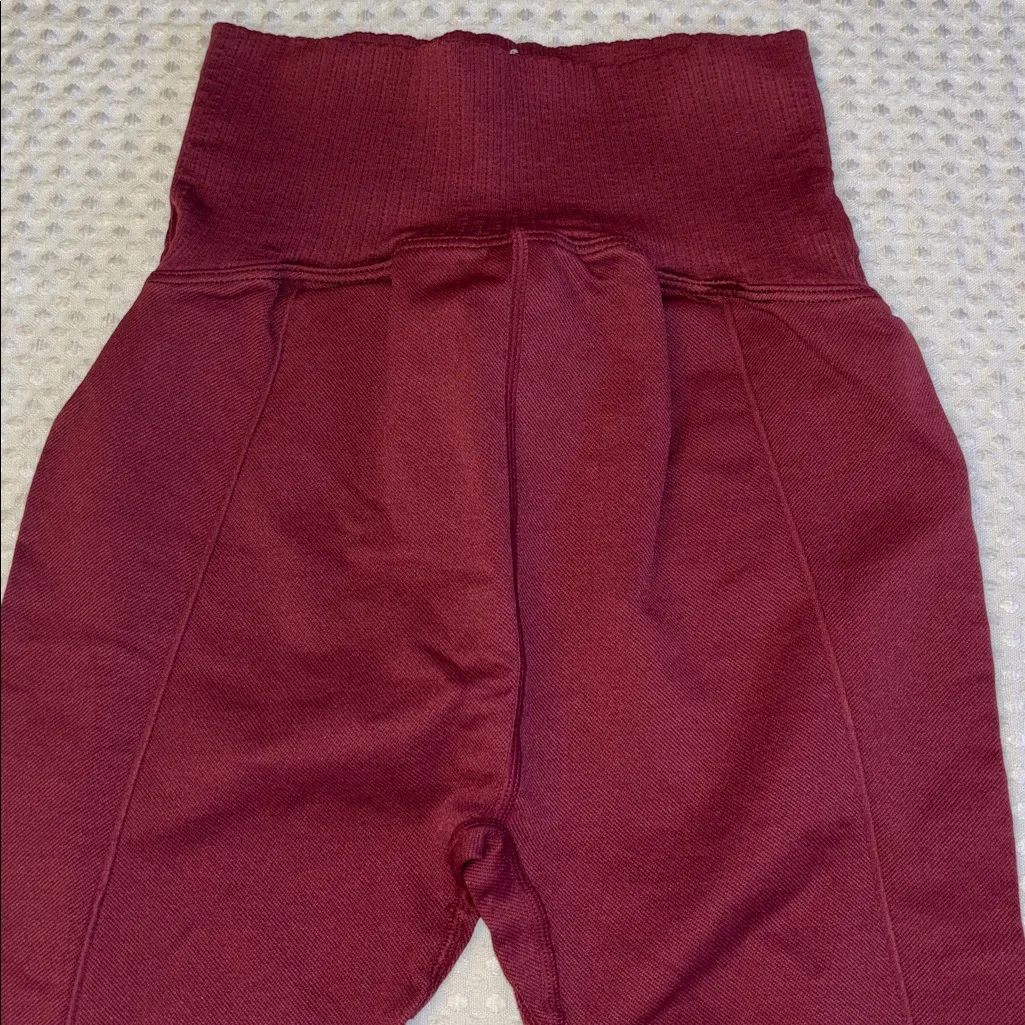 NEW! Free People Movement Wine Burgundy Textured Ribbed Leggings Size XS/S - Image 3