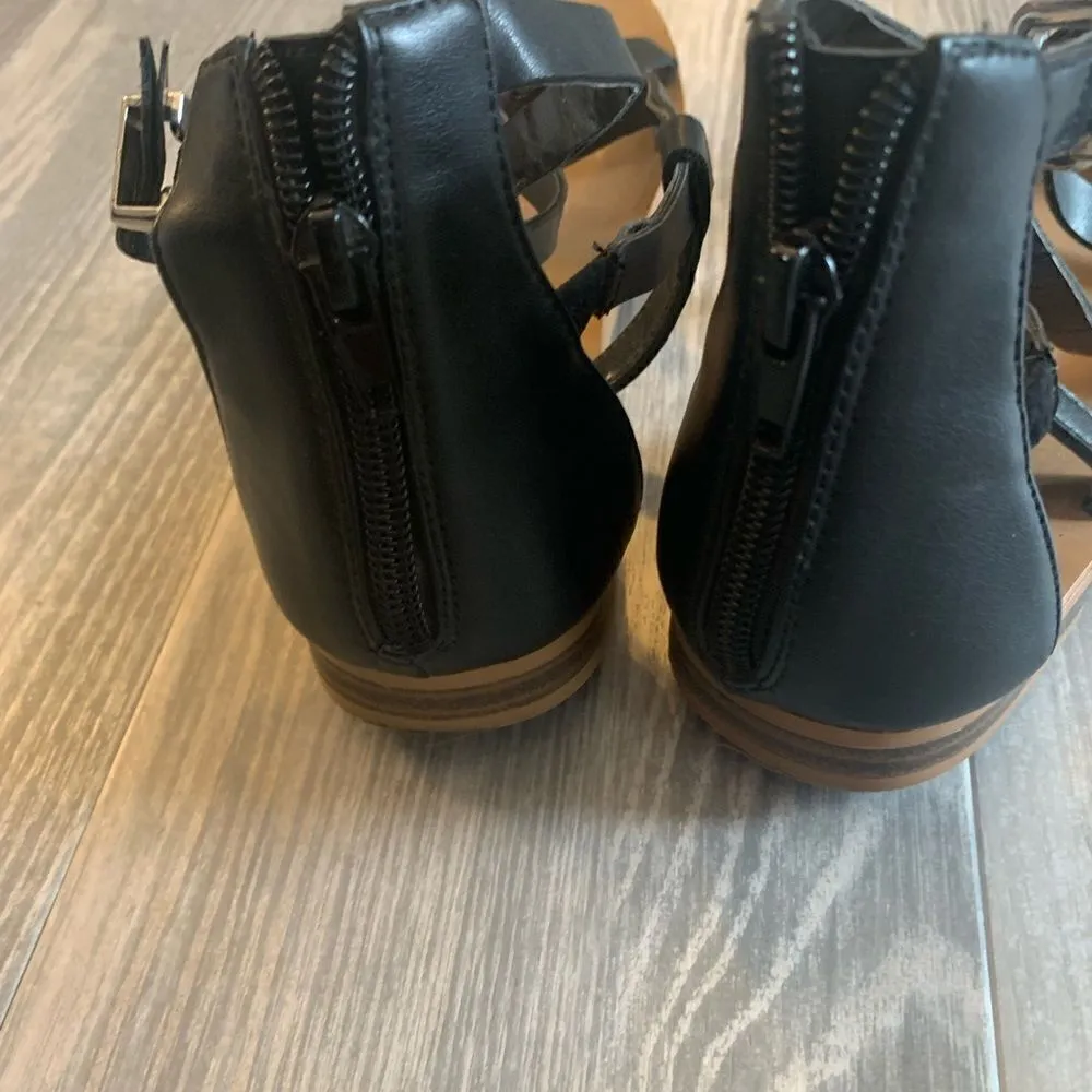 Express black sandals size 7 - Image 4