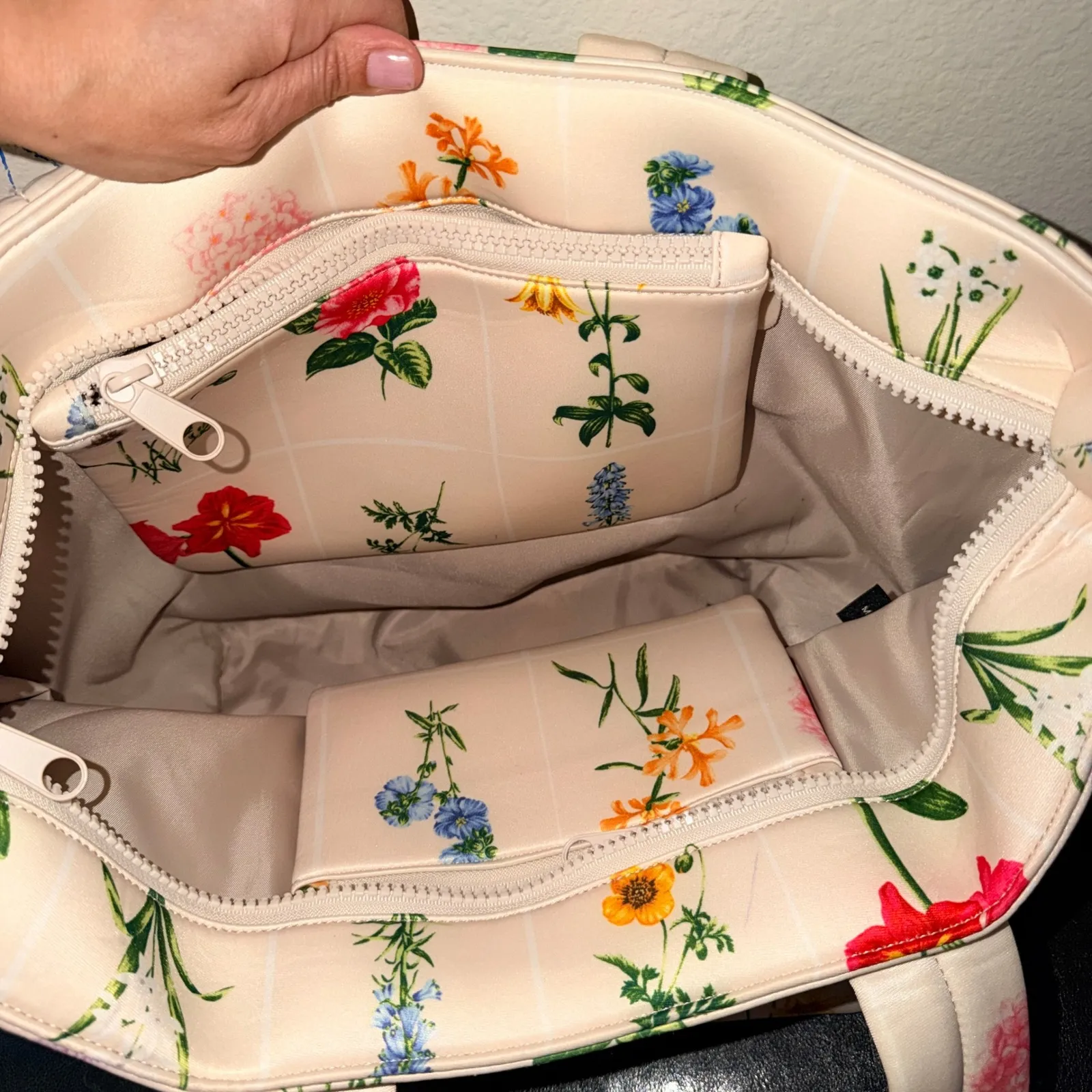 Tuckernuck Sport x Neely & Chloe Fresh Buds Neoprene Tote bag with Pouch Green - Image 7