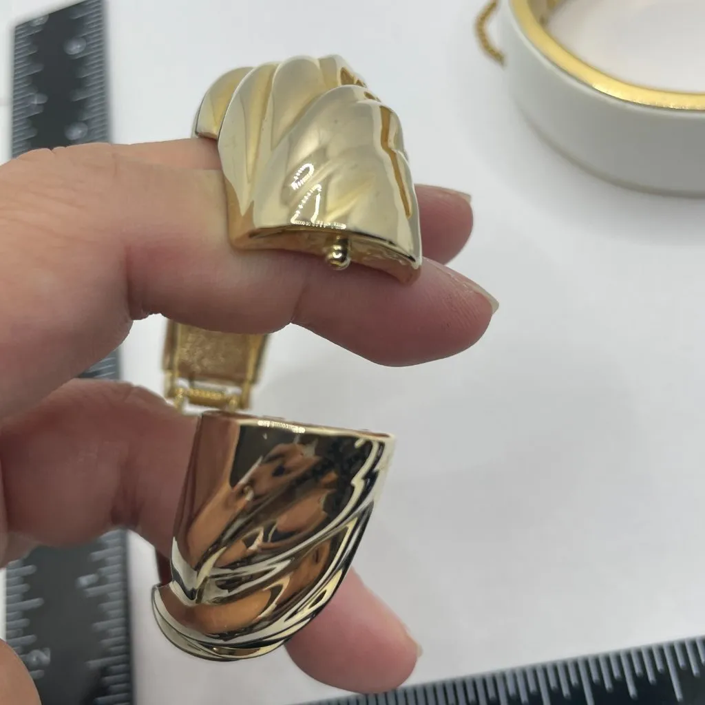 Vintage Set of 2 Gold Toned Hinged Bracelets Cuffs Retro Glam - Image 8