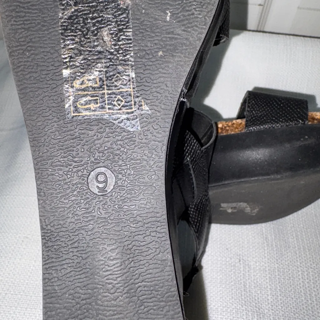 Pierre Dumas Black Wedge Sandals - Image 7