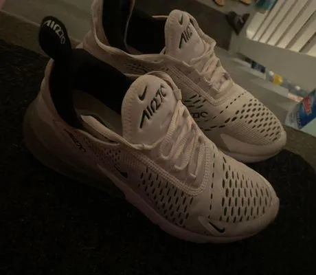 Nike Air Max 270s - Image 4