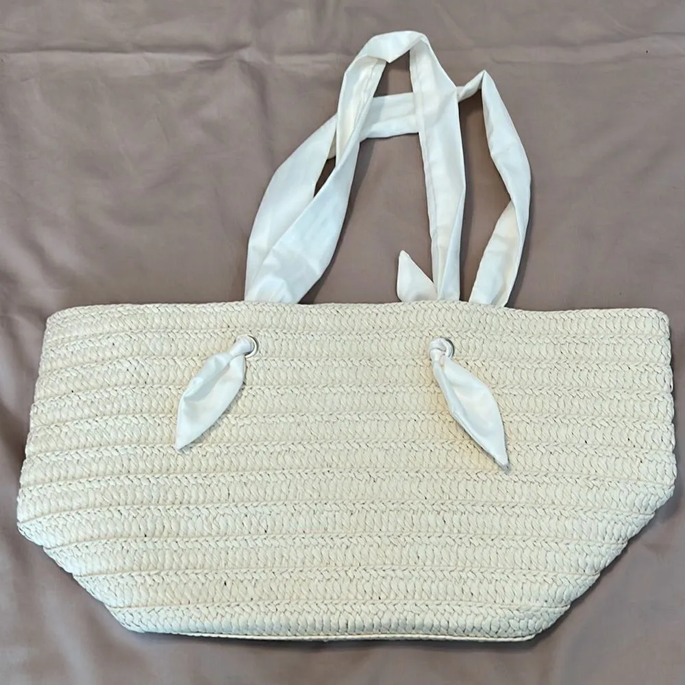 Dezine news inc NWOT straw tote bag with fabric handles 1 small spot on 1 handle - Image 4