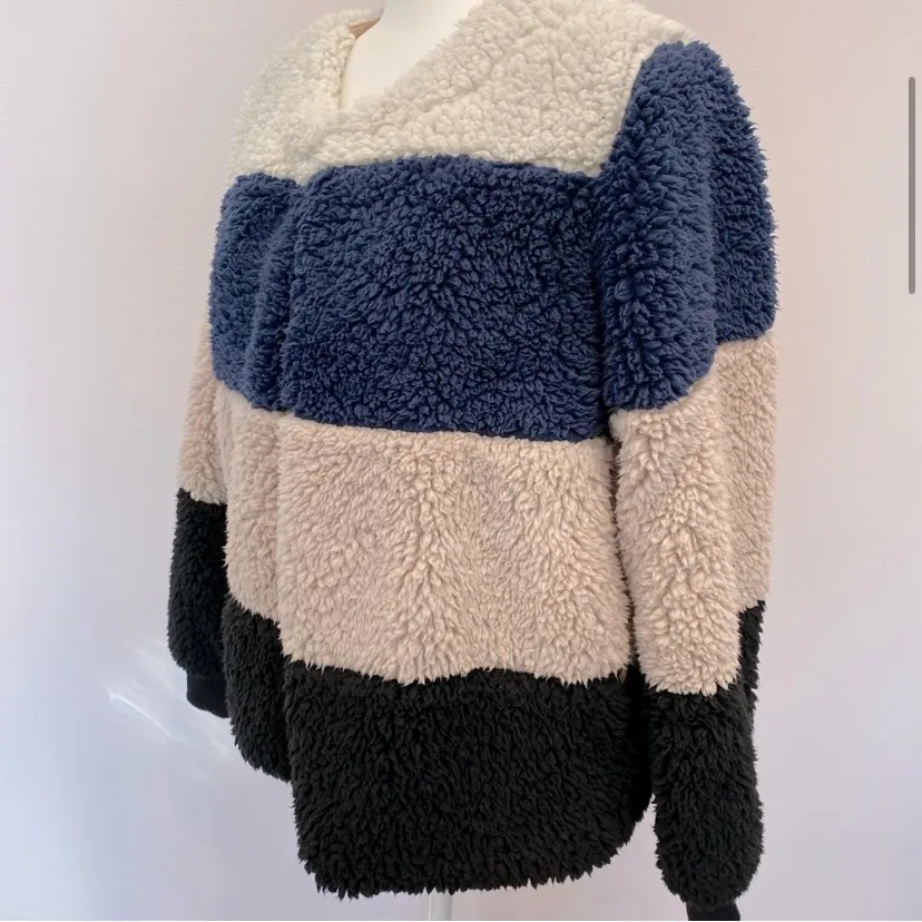 Stylish Faux Fur Jacket - Image 3