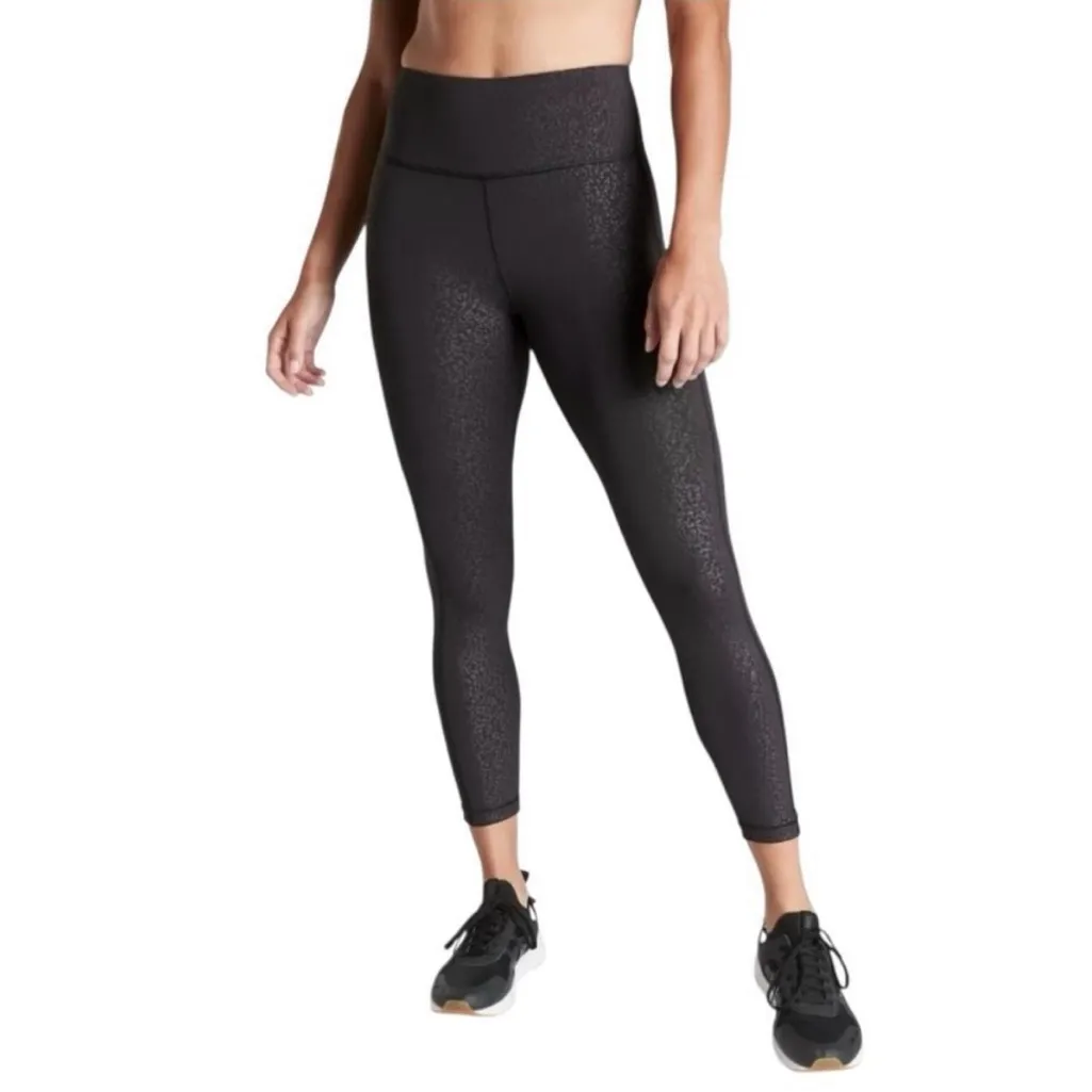 Athleta Salutation Stash Embossed 7/8 Tights in size M. - Image 2