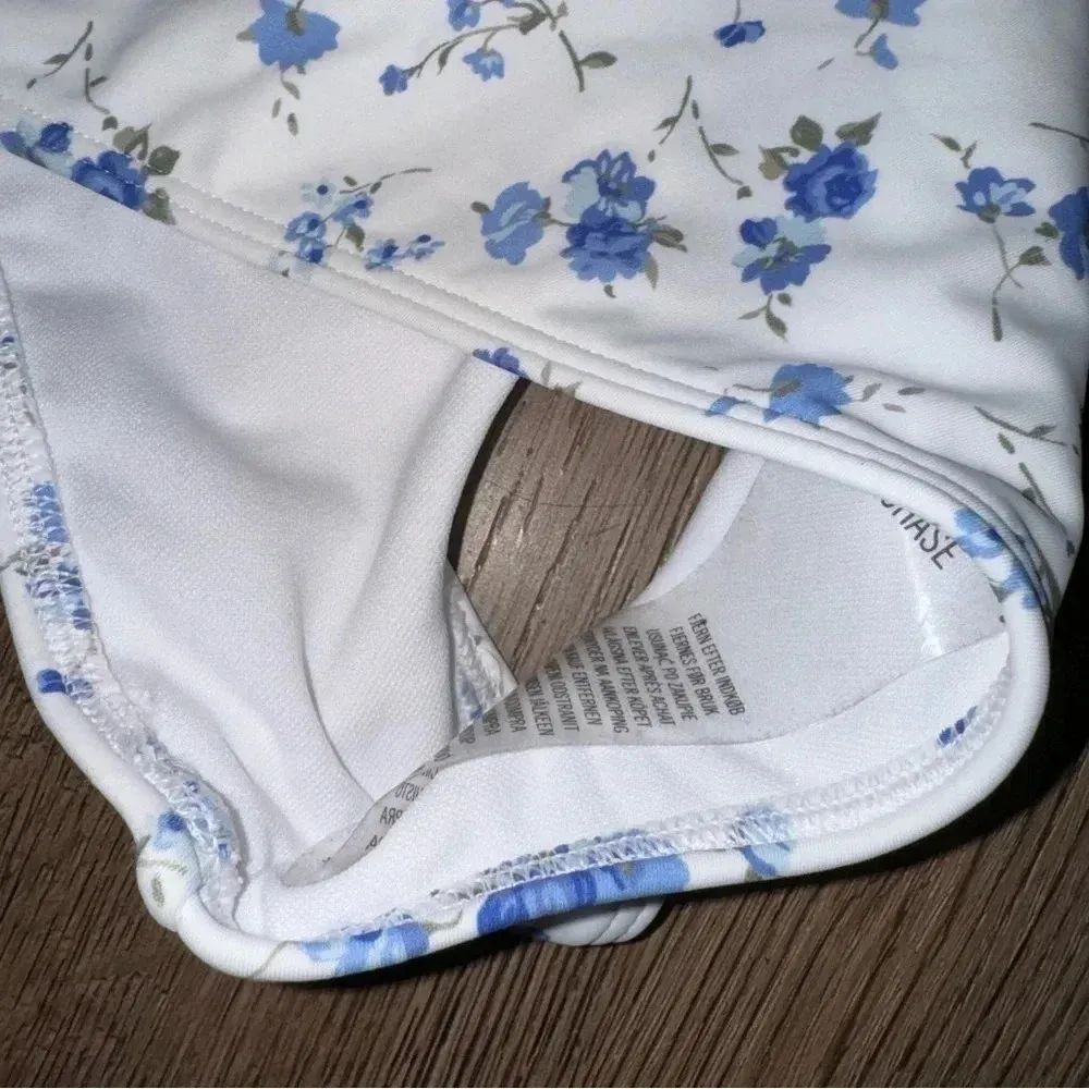 NEW Hollister white floral bikini bottoms cheeky XL - Image 3