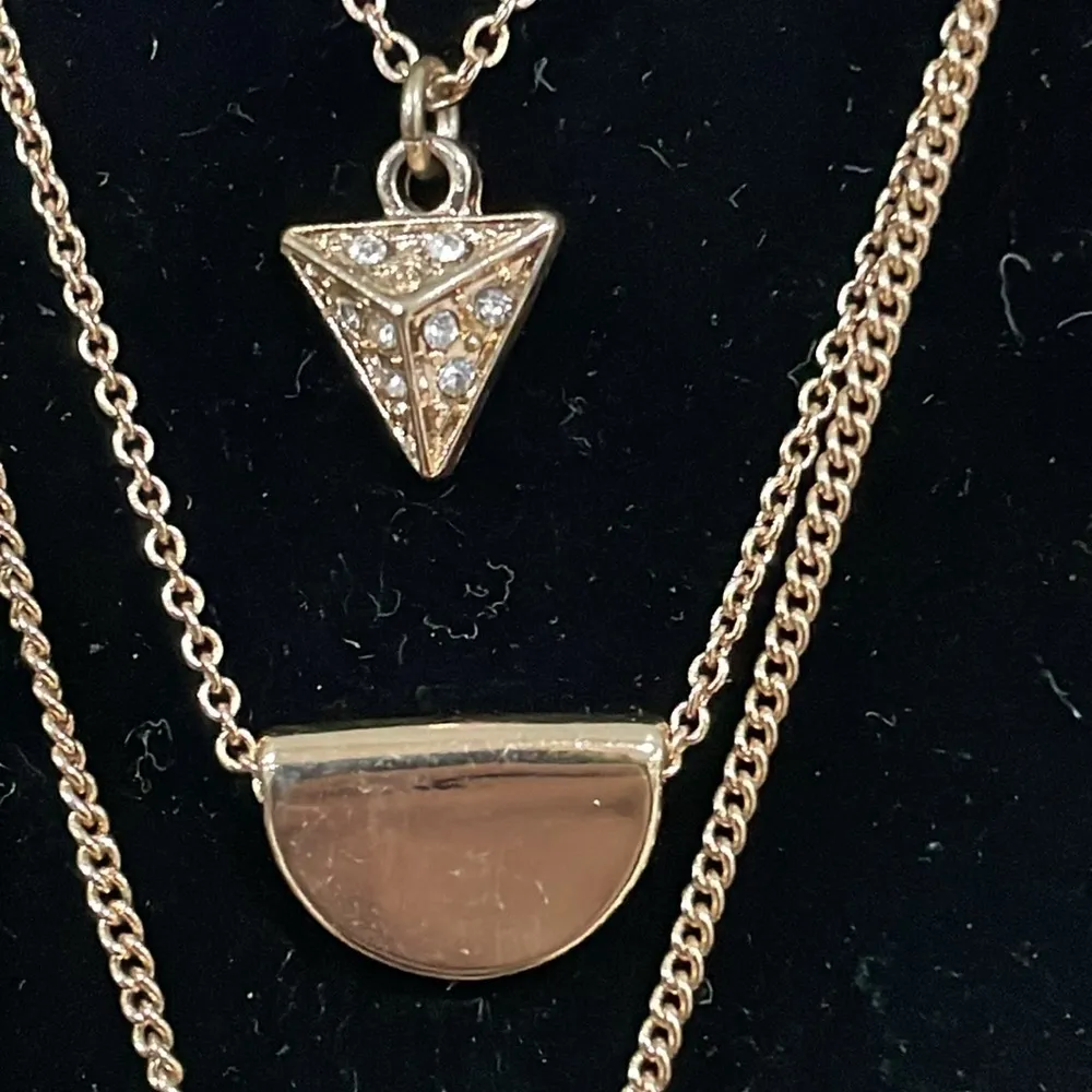 Gold tone triple strand rhinestone stone accent lariat necklace - Image 7