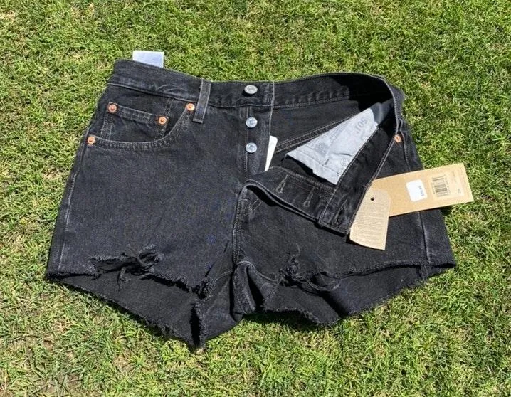 Levi’s 501 Mid-Rise Distressed Shorts - Image 3