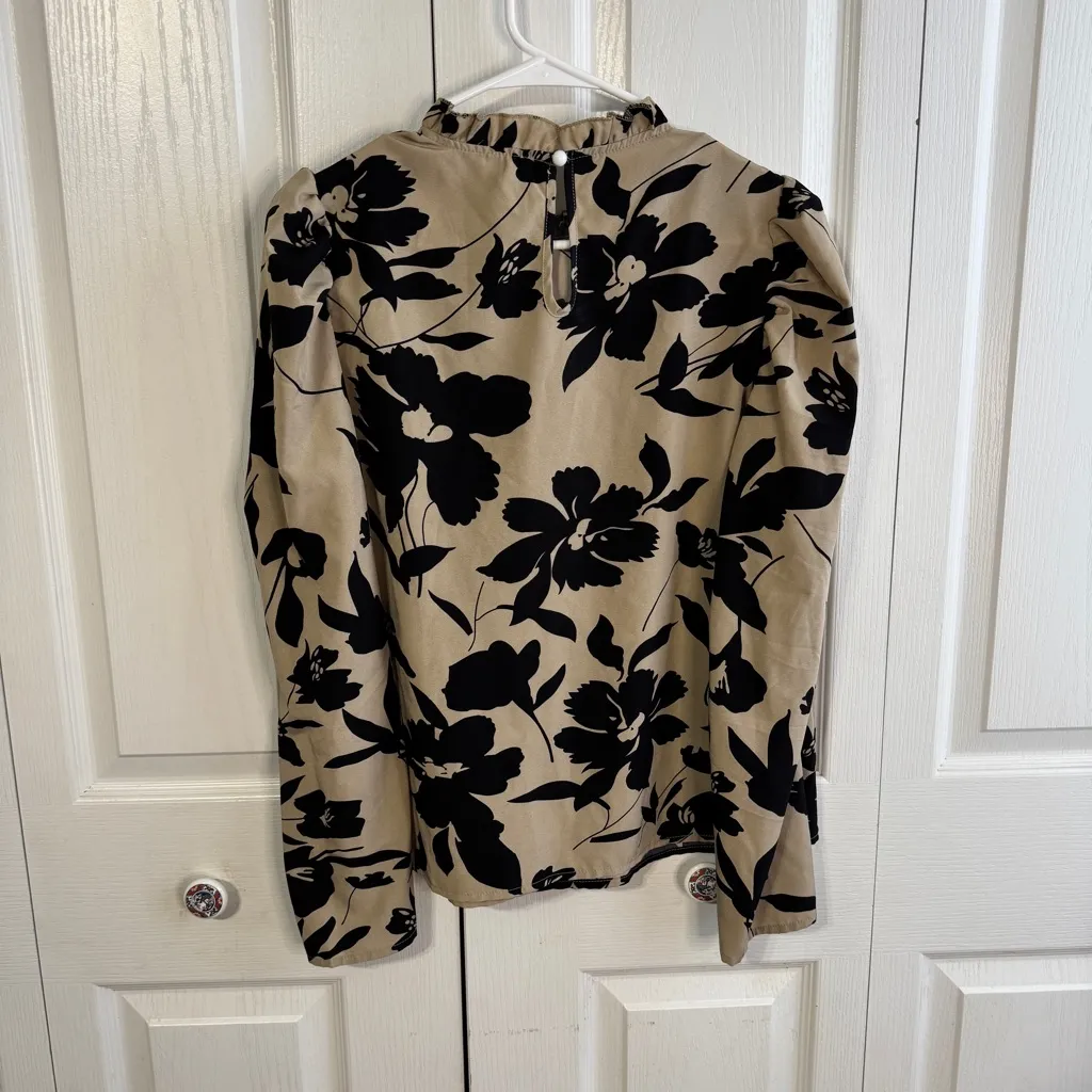 SHEIN lot of 2 cream black animal print, floral blouses size medium - Image 11