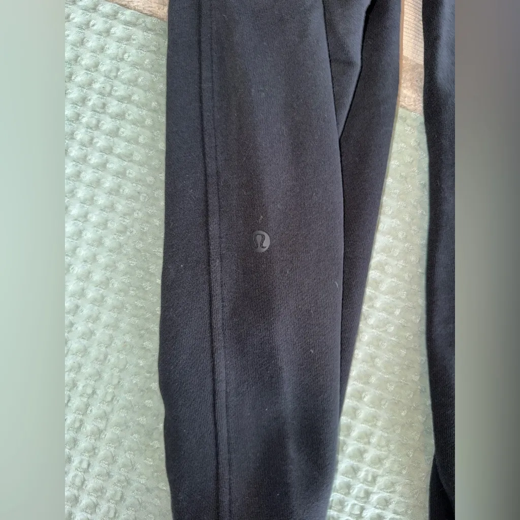 Lululemon scuba joggers
Size 4 - Image 5