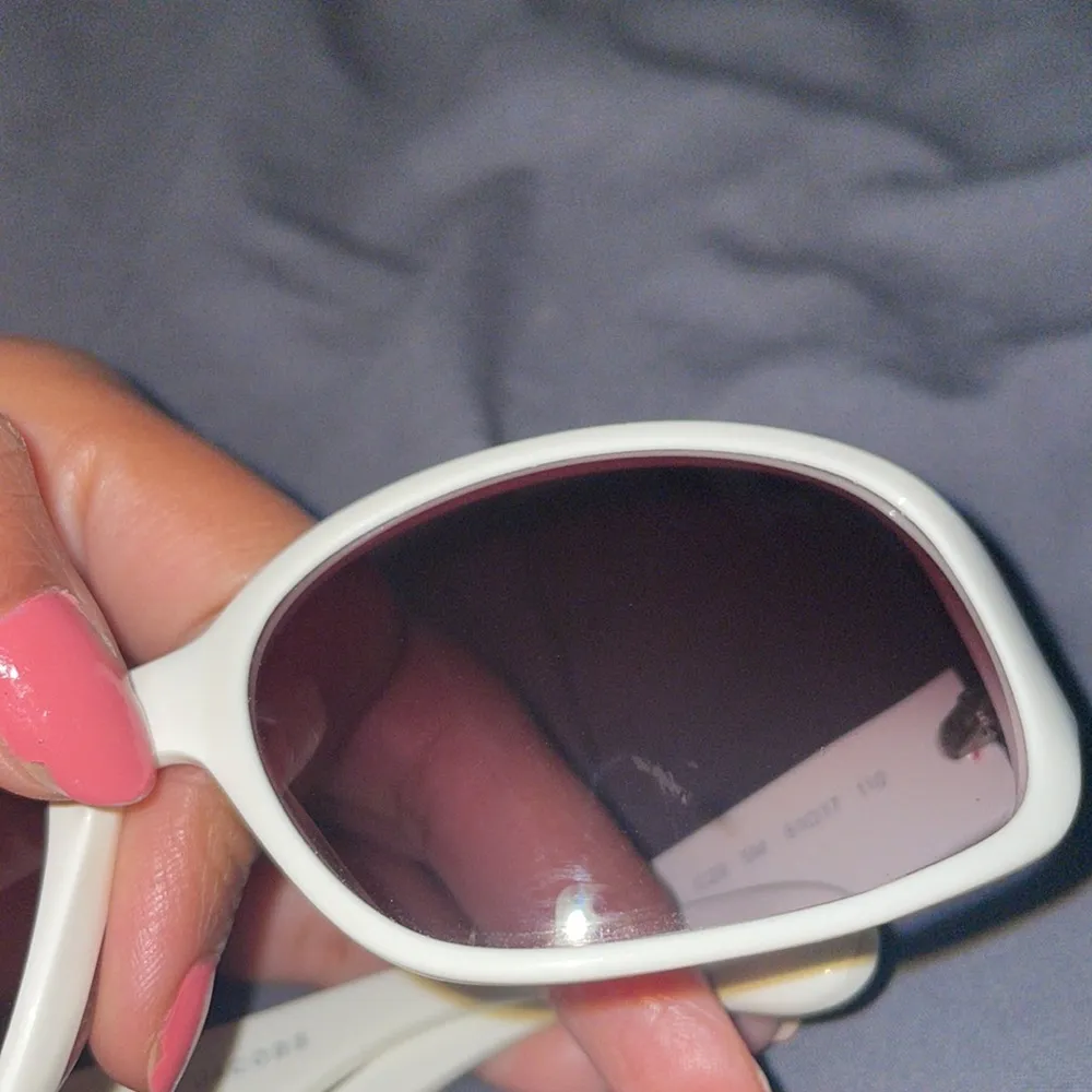 MJ sunglasses with earrings - Image 10