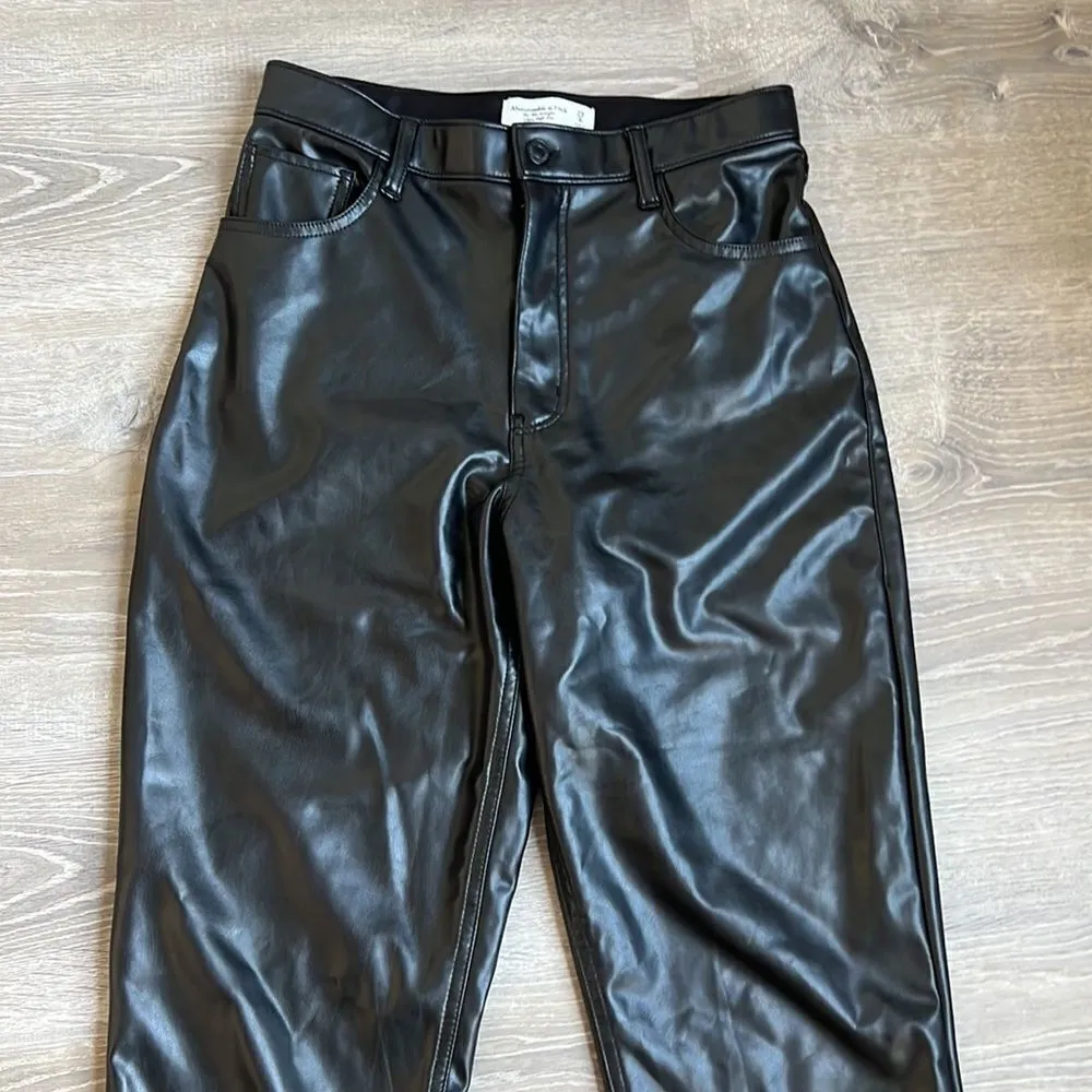 Abercrombie and Fitch Curve Love Vegan Leather 90s Straight ultra high rise - Image 4