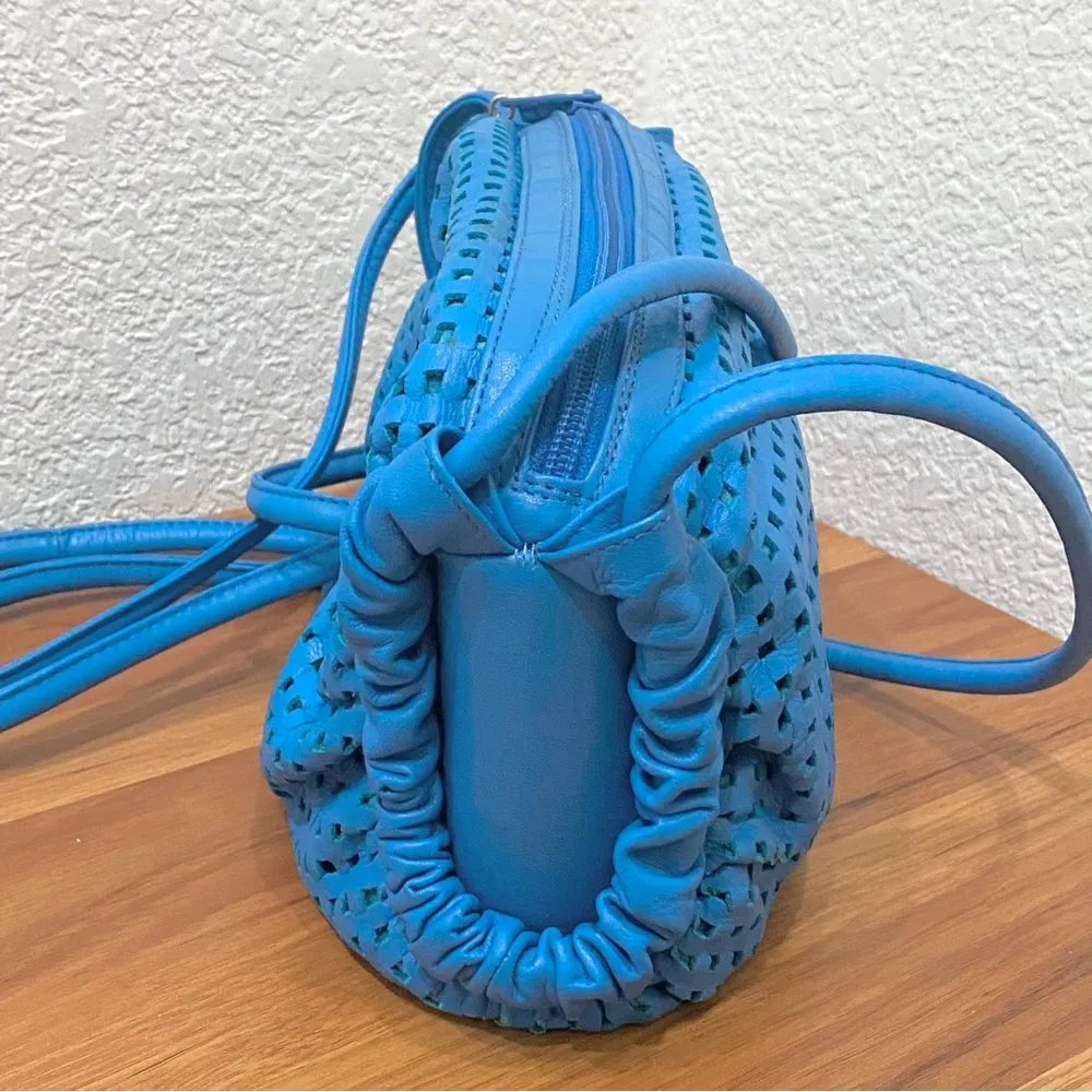 Rare Vintage BRIO! Blue Perforated Genuine Leather Barrel Shoulder Crossbody Bag - Image 10