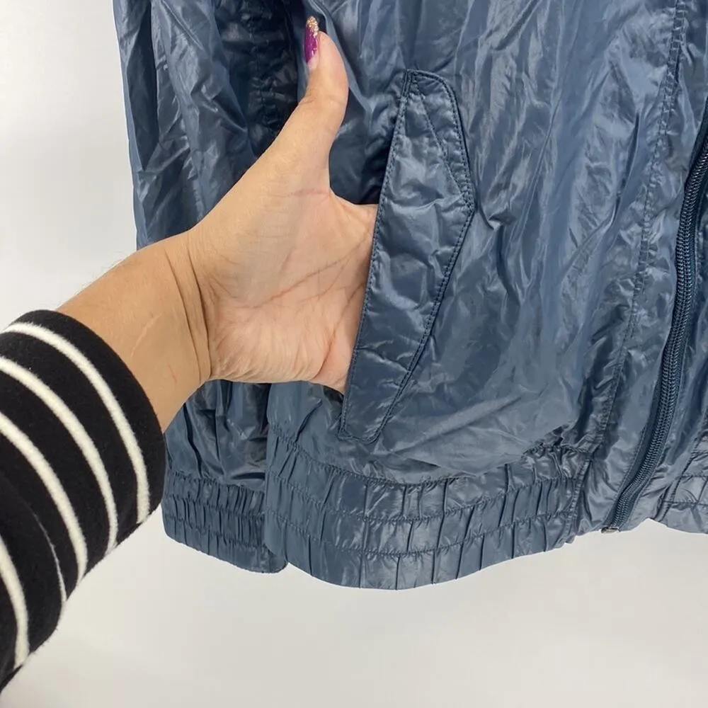 North Face slate blue windbreaker hood tucked in collar water repellent size S - Image 8