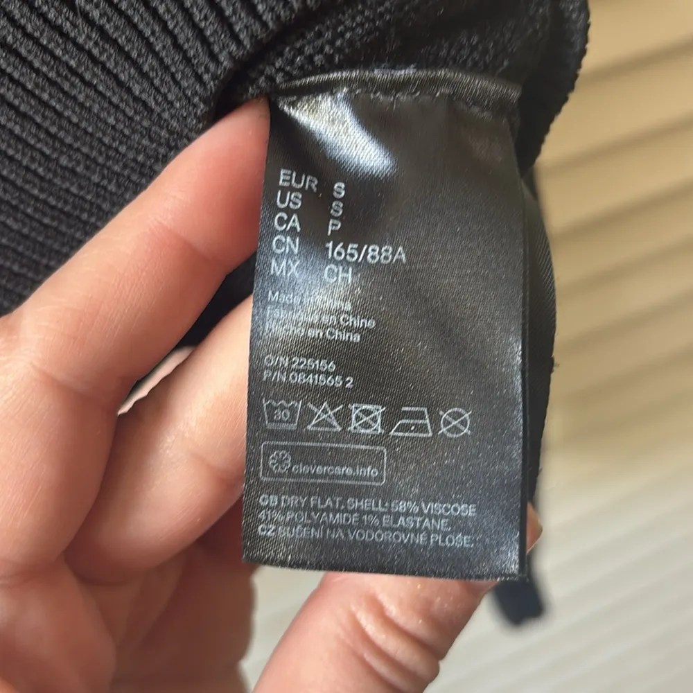 H&M black button down cardigan with gold buttons - Image 4