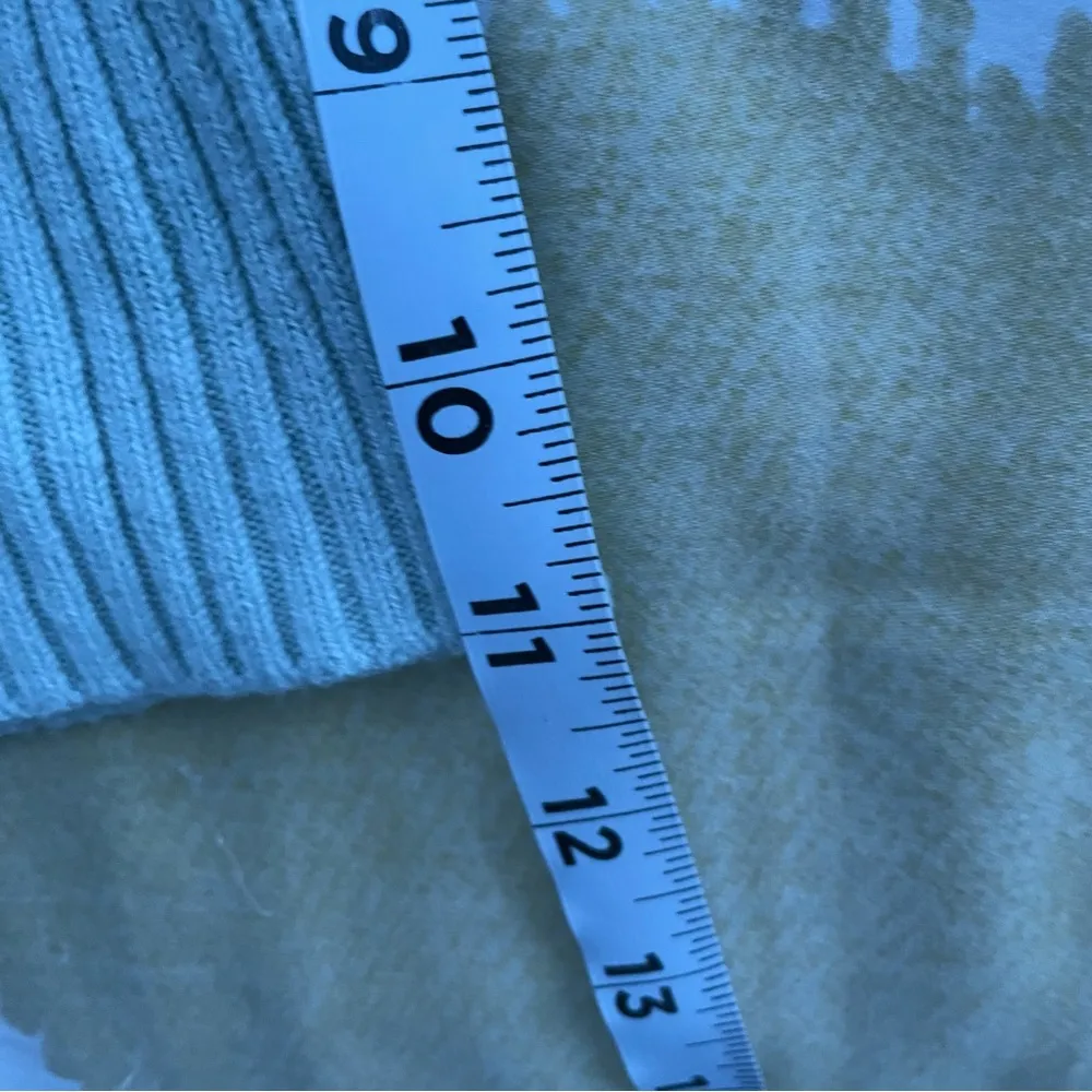 Abercrombie and Fitch mint green button up cardigan size small - Image 3