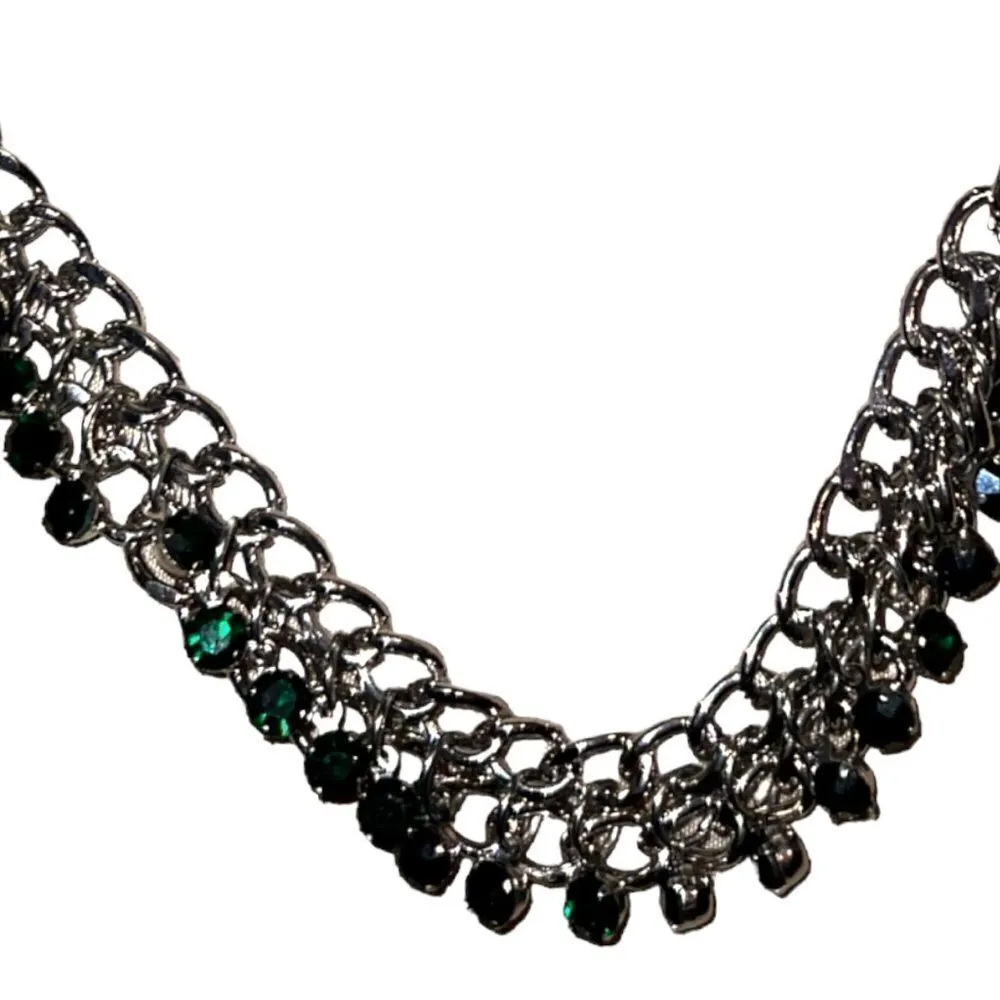 Very pretty silver choker style necklace with green sparkly dangle stone design Silver - Image 3