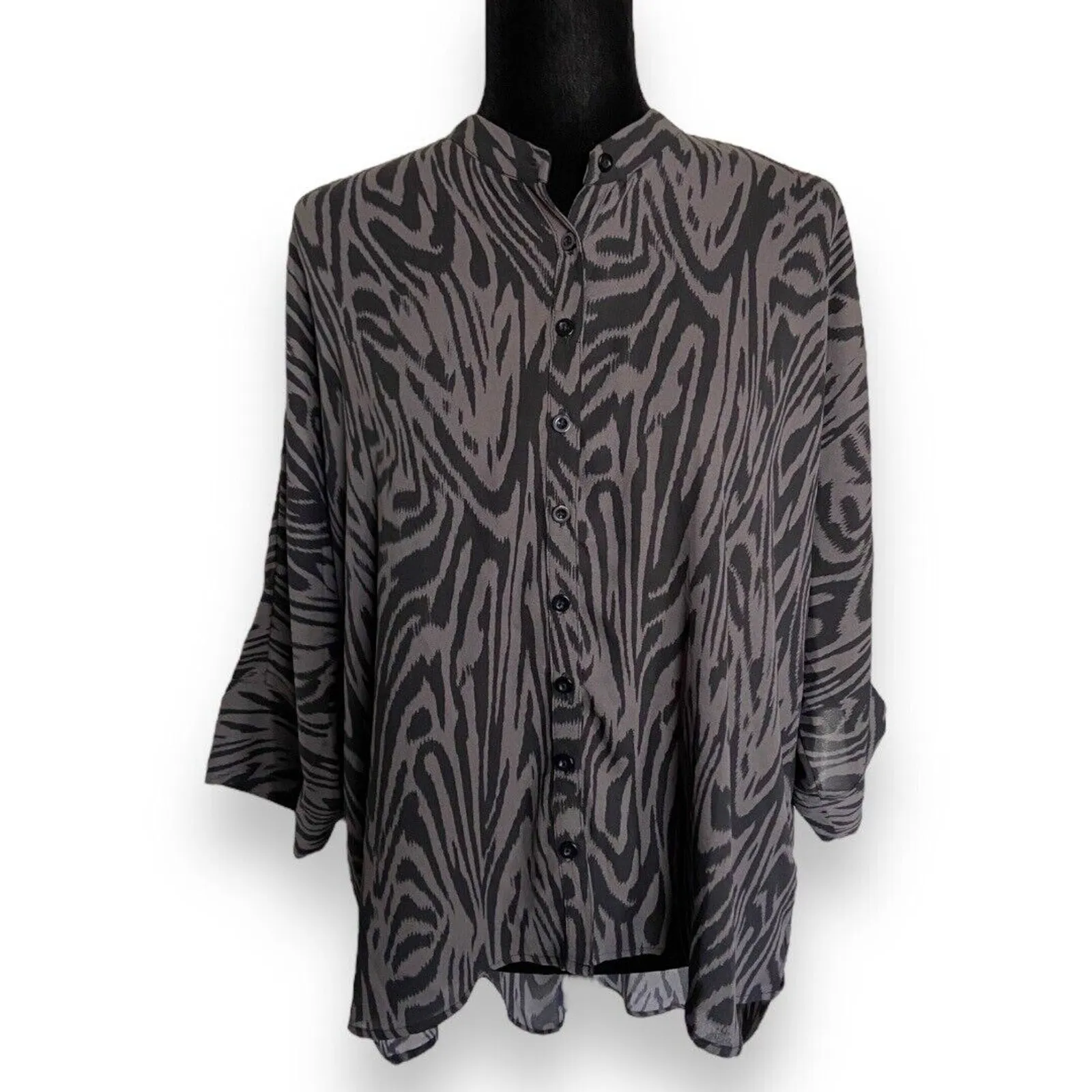 Torrid Womens Shirt Sz 00 M L 10 Deep Black‎ Gray Zebra Print Blouse Chiffon NEW - Image 5