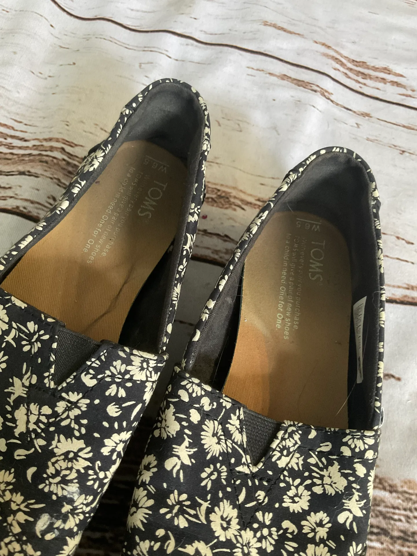Toms BLACK AND CREAM FLORAL COMFORT SLIP ON SHOES - Image 4
