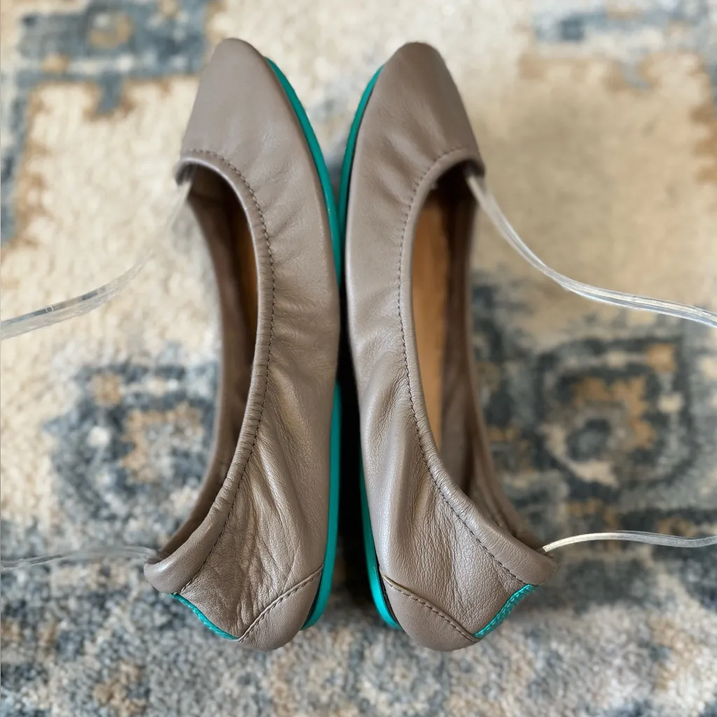 Tieks Taupe Leather Ballet Flats Size 7 - Image 4