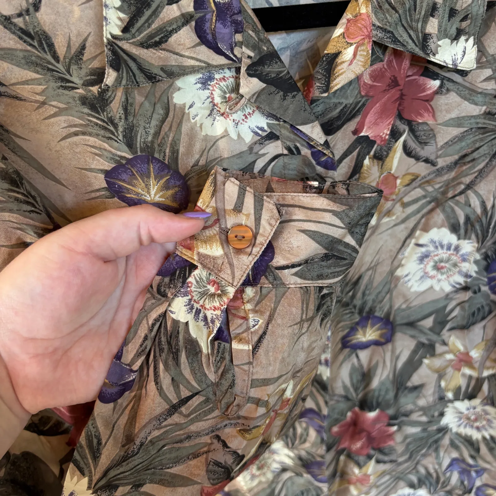 Vintage Tropical Silk Hawaiian Shirt Neutral Floral Button Down Blouse Medium - Image 7