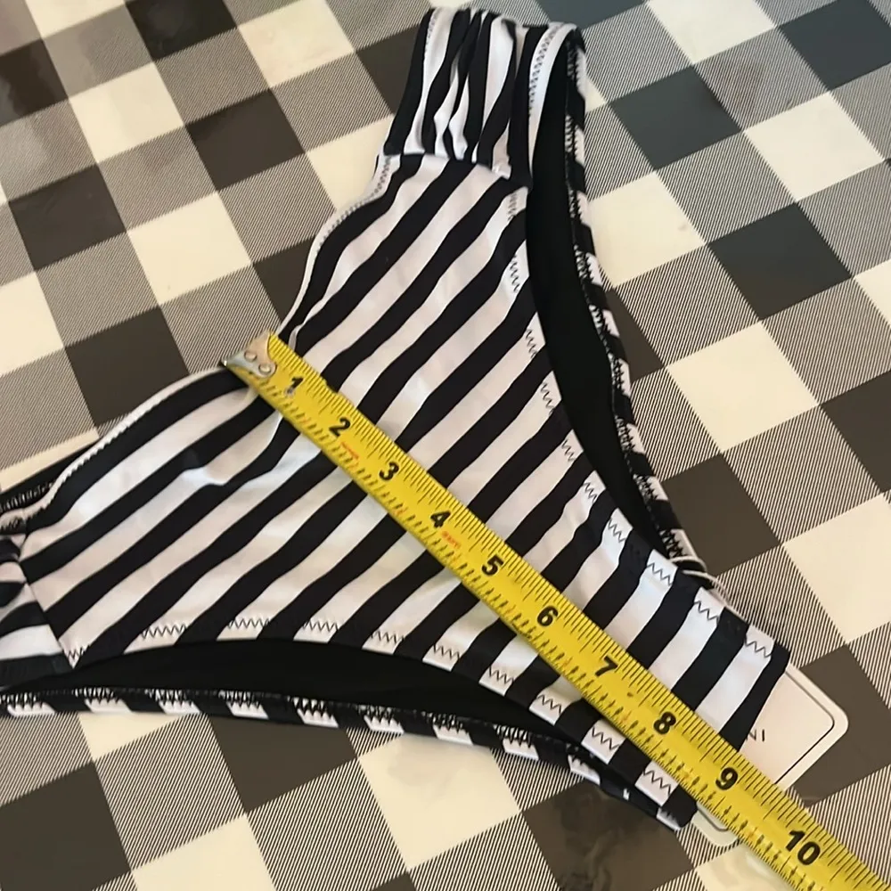 New Kamori Women’s Swim Bikini Bottoms Black White Stripes Medium NWT - Image 8