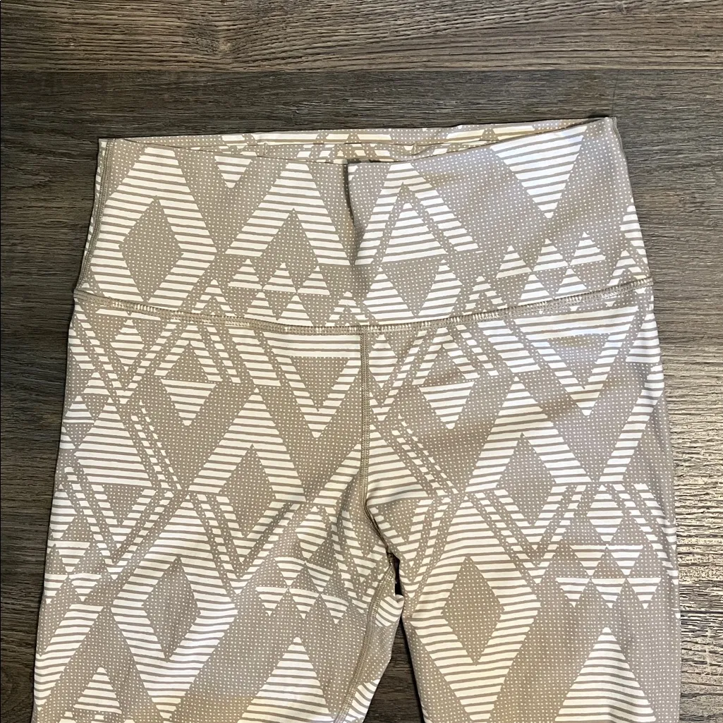 Aerie Chill Play Move Aztec Design Tan & Cream Athletic Leggings Size XL - Image 2