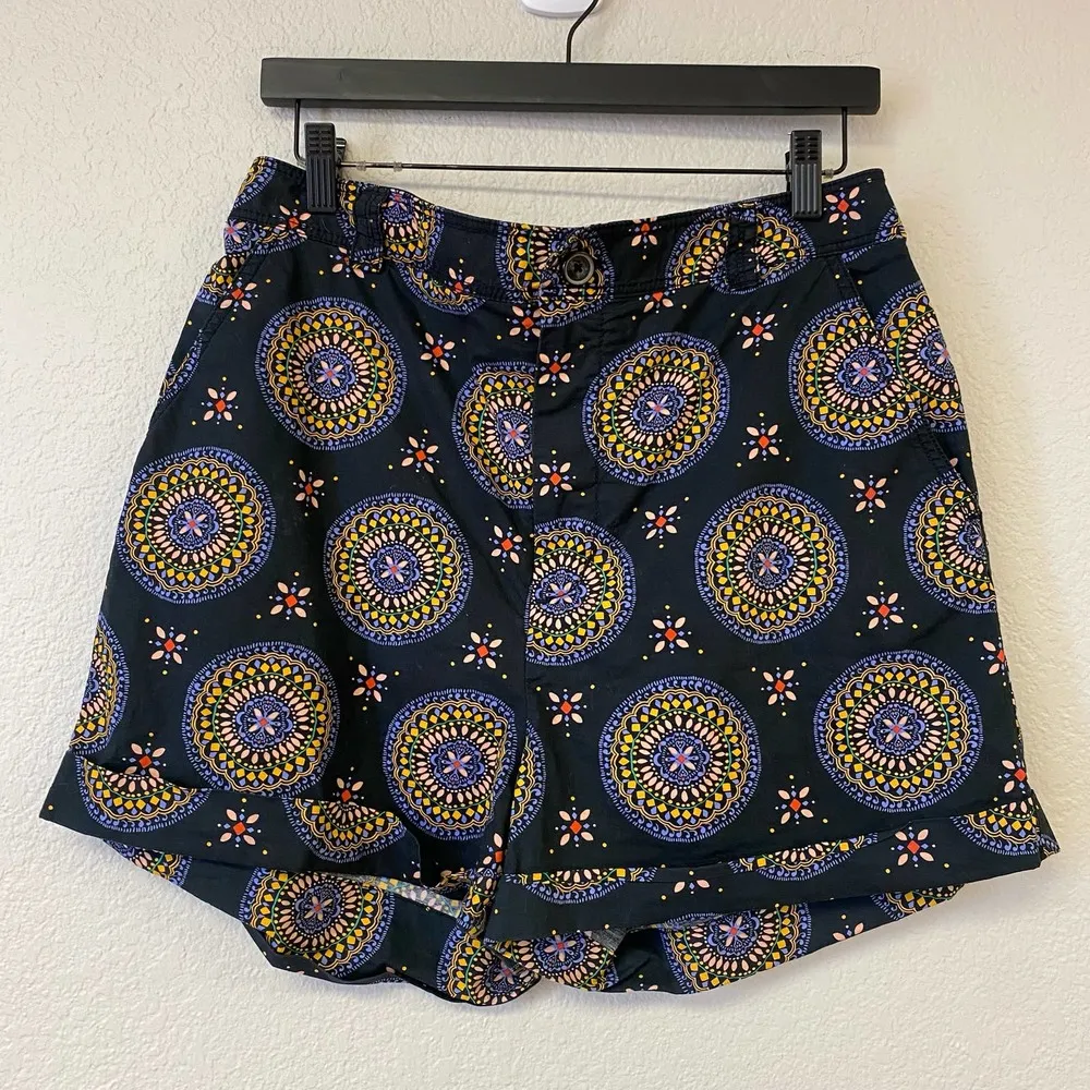 Anthropologie Abstract City Shorts Medallion Black Size 12 - Image 2