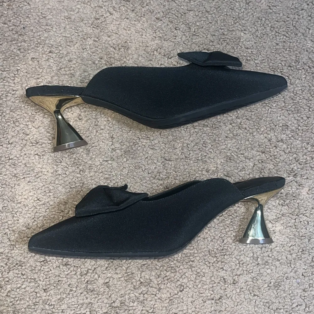 Aerosoles Juju Pointed Toe Mule Bow Gold Metallic Heel Black Fabric 11‎ - Image 5