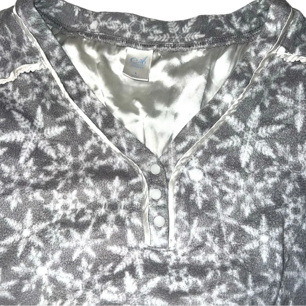 ADonna pretty comfy soft gray 2 piece pj set with snowflakes! Size L - Image 5