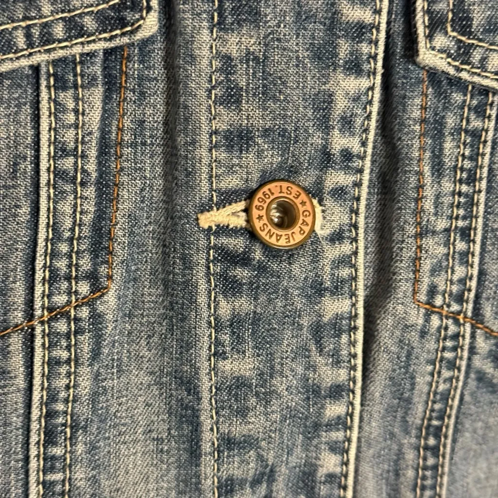 GAP Women's Light Blue Button Front Denim Jean Jacket Size Medium - Image 6