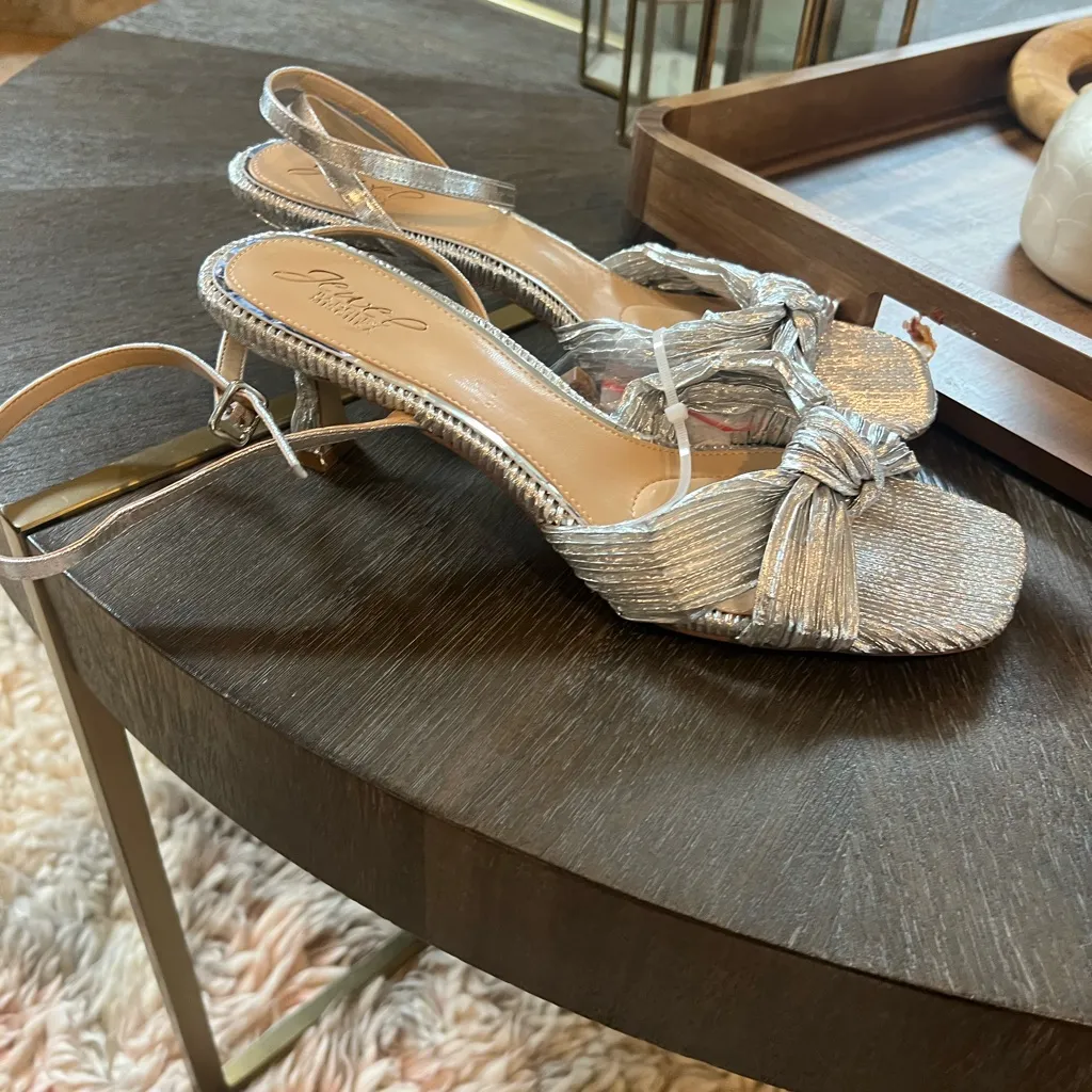 Jewel Badgley Mischka True Ankle Strap Kitten Heel Sandal size 10 Silver - Image 5