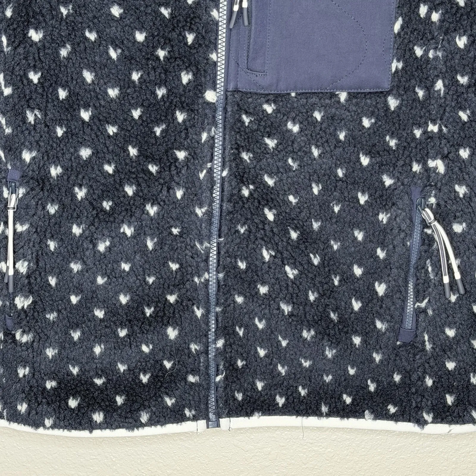 Vineyard Vines Supershep Sherpa Fleece Vest Navy Whale Print XS Coastal Prep - Image 5