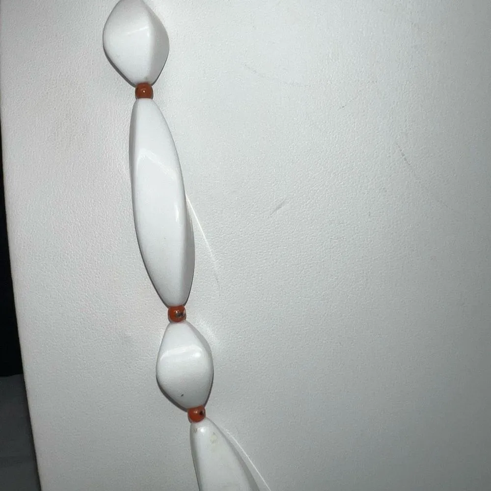 Vintage Mid century modern White Plastic Faceted Bead Necklace - Image 3