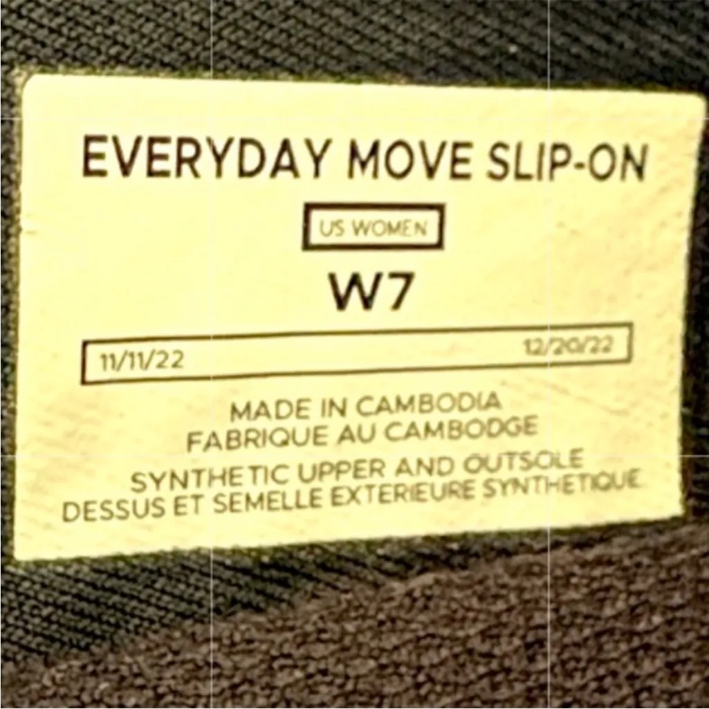 EUC Vessi Everyday Move Slip On Sneakers
Black Size 7 Retail $120.00 - Image 9