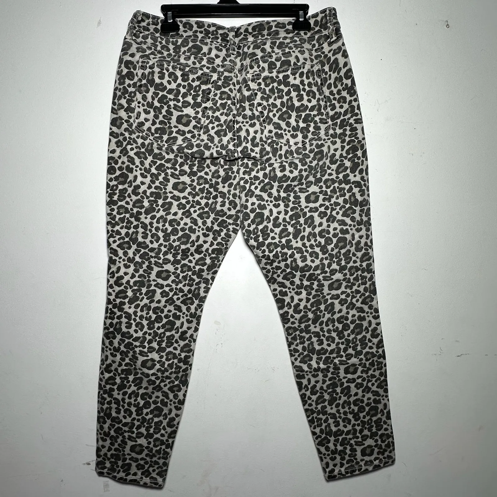 LOFT Curvy Skinny Leopard Print Jeans Size 10 - Image 2