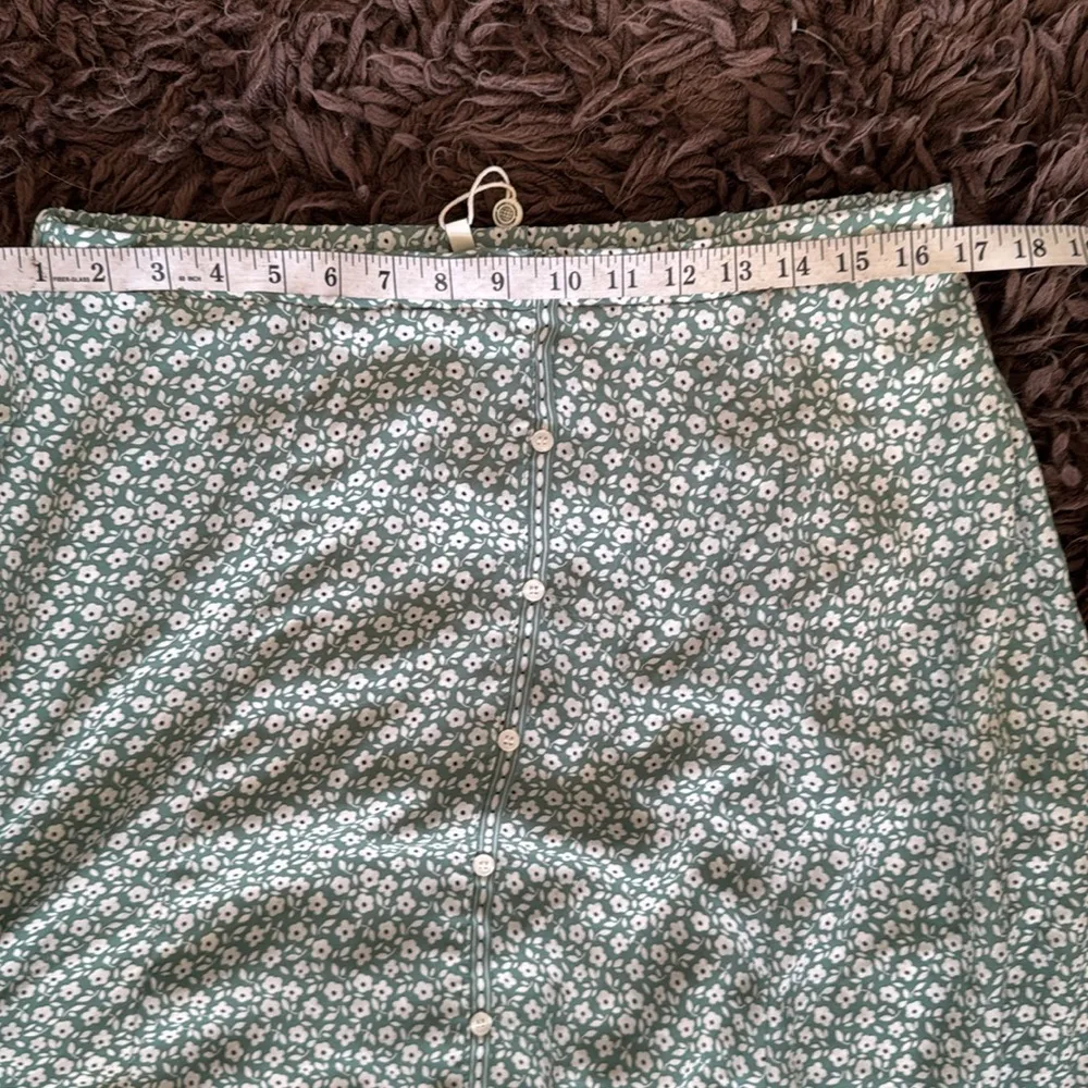 Max Studio Women's Poly Crepe Maxi Skirt with Buttons size large green floral - Image 9