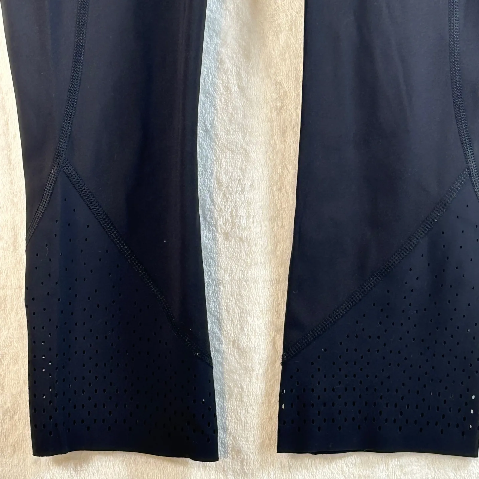Lululemon Align High Rise Crop Flare Leggings Black Size 4 Perforated Detail - Image 3
