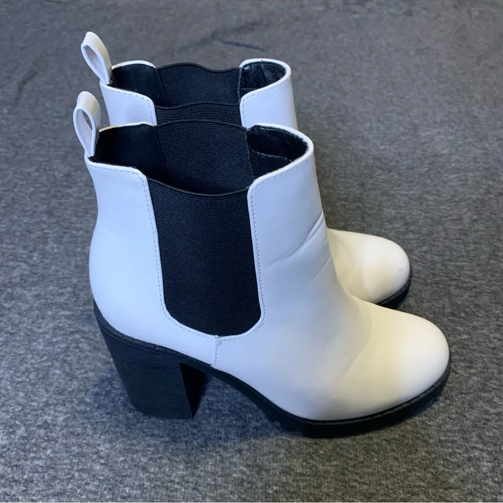 Soda White Chunky Heel Boots - Image 2